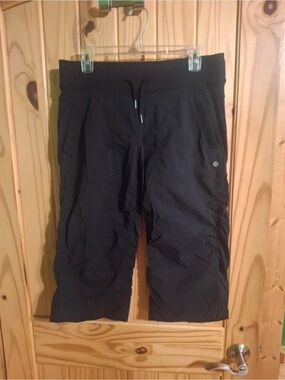 Lululemon Dance Studio Black Capri/Crop Pants, size 8